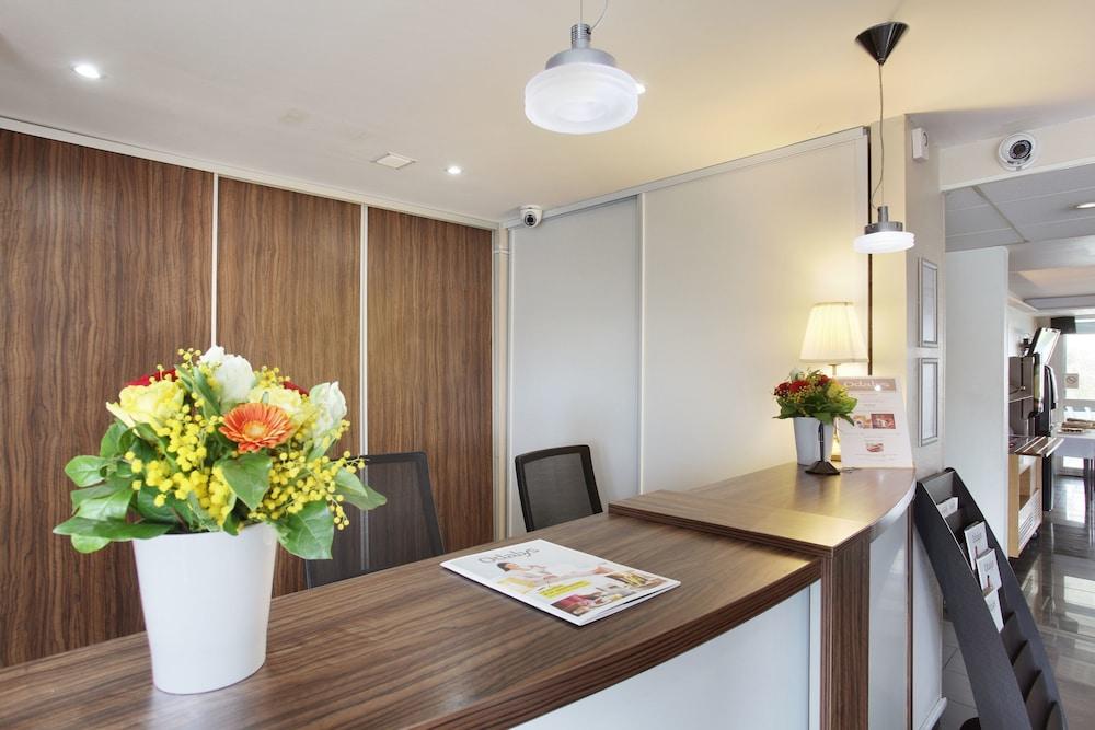 Appart Hotel Odalys City Aix En Provence Le Clos De La Chartreuse Aix-en-Provence Bagian luar foto
